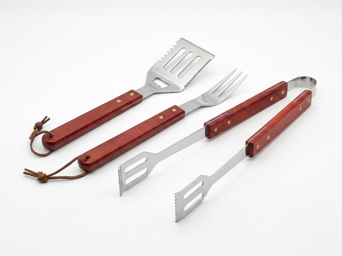 boxob kit utensili barbecue da 3 pezzi in acciaio inox con manico in legno ean 8055594872320